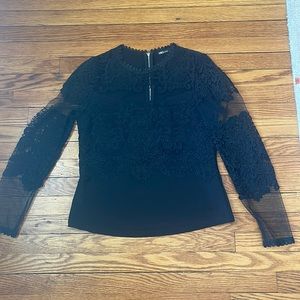 Beautiful lace and mesh mixed blouse!